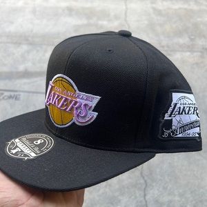 Men's Mitchell and Ness dynasty fitted hat Lakers size 8 new with tags